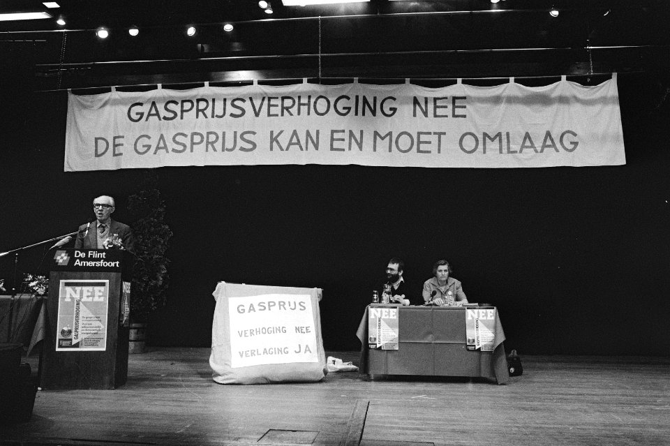 Manifestatie tegen verhoging van de gasprijs in Amersfoort Overzichten van de ma, Bestanddeelnr 932-0878