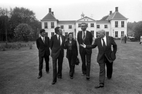 Mario Soares door Den Uyl in Catshuis ontvangen vlnr secretaris van Soares, Mar, Bestanddeelnr 927-1690