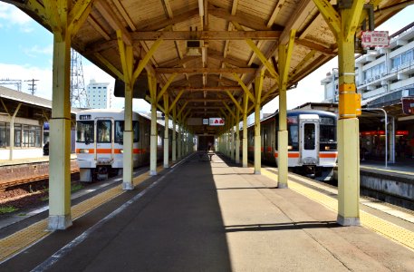 Matsusaka Station, platform 2&3