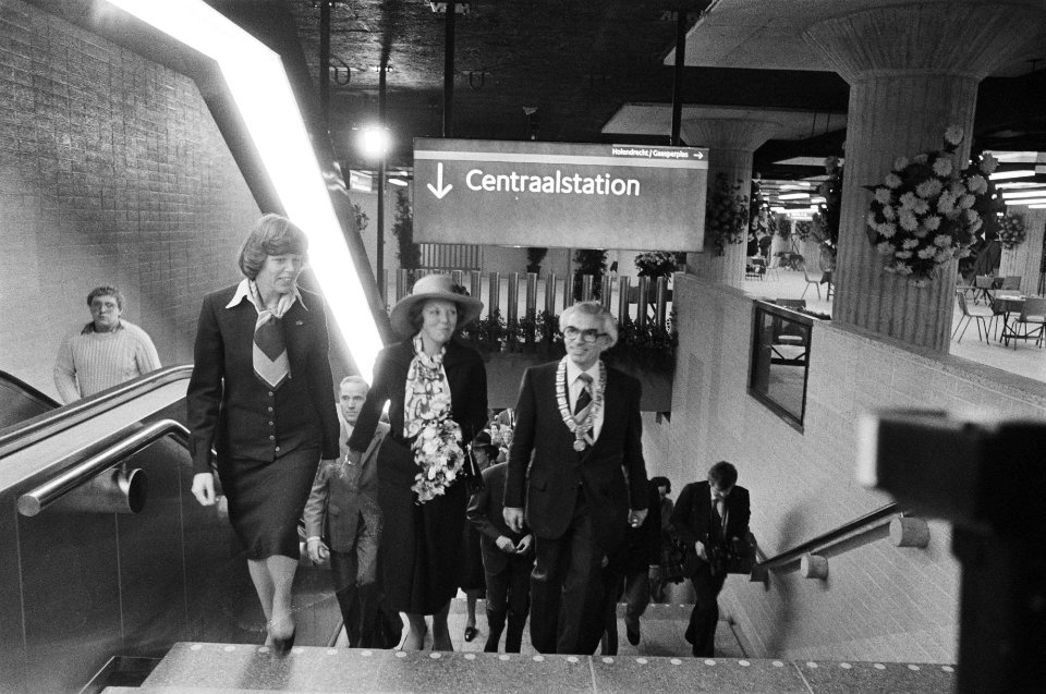 Opening Amsterdamse metro in aanwezigheid van Prinses Beatrix en Prins Claus Ve, Bestanddeelnr 929-3898