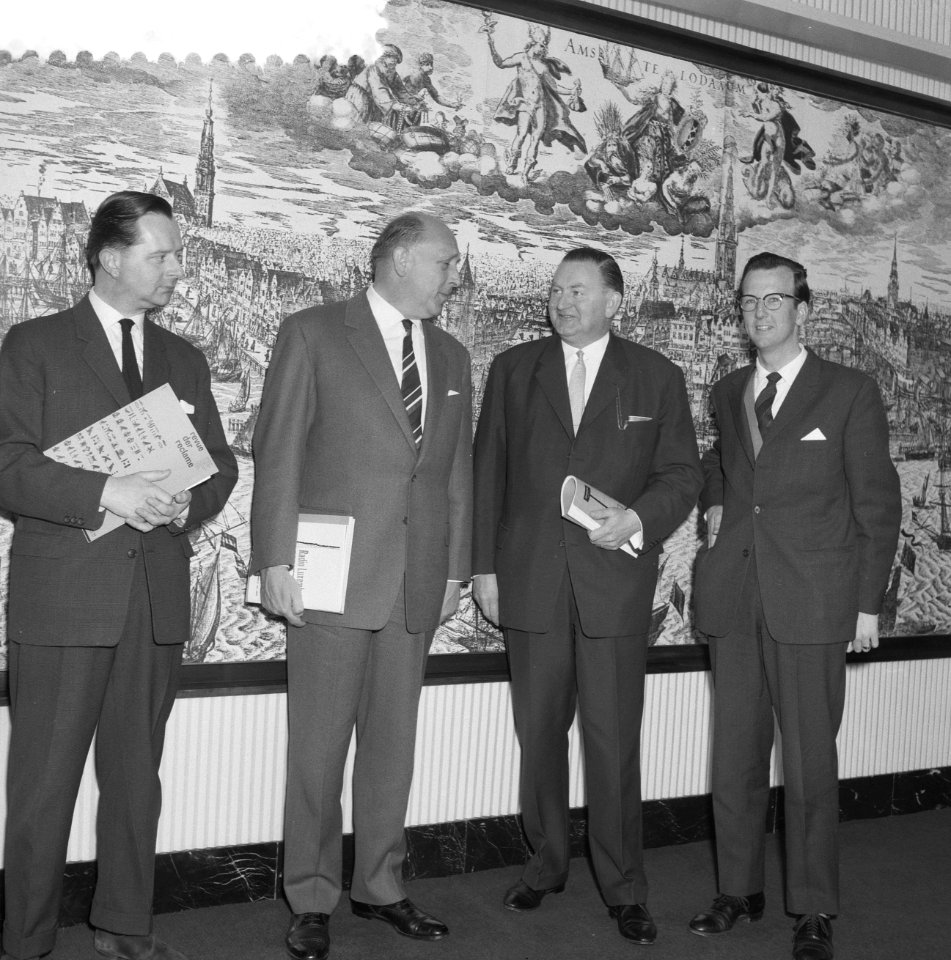 Opdrachten Revue der Reclame prijsuitreiking Charlton H, Bestanddeelnr 911-1955
