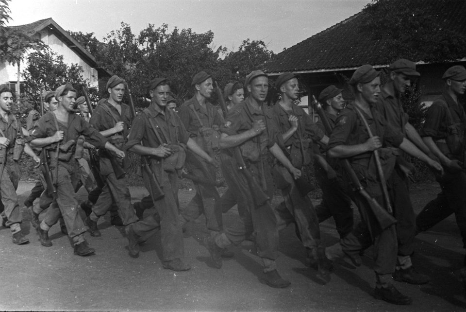 Marcherende soldaten (Friesland bataljont I-9 RI), Bestanddeelnr 157-4-1
