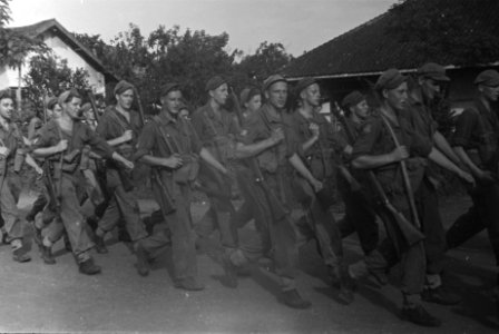 Marcherende soldaten (Friesland bataljont I-9 RI), Bestanddeelnr 157-4-1