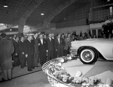 Opening autotentoonstelling in de RAI door Zijne Excellentie mr J Algera, Bestanddeelnr 909-3352