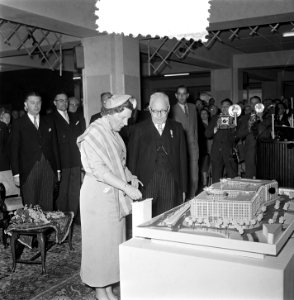 Opening van het Groothandelsgebouw te Rotterdam door koningin Juliana, Bestanddeelnr 905-7596