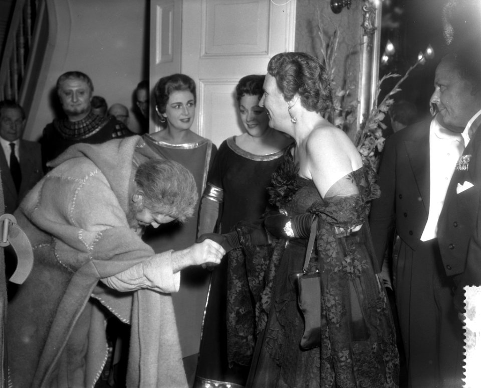 Opening van het Holland Festival in Den Haag in aanwezigheid van koningin Julian, Bestanddeelnr 910-4465