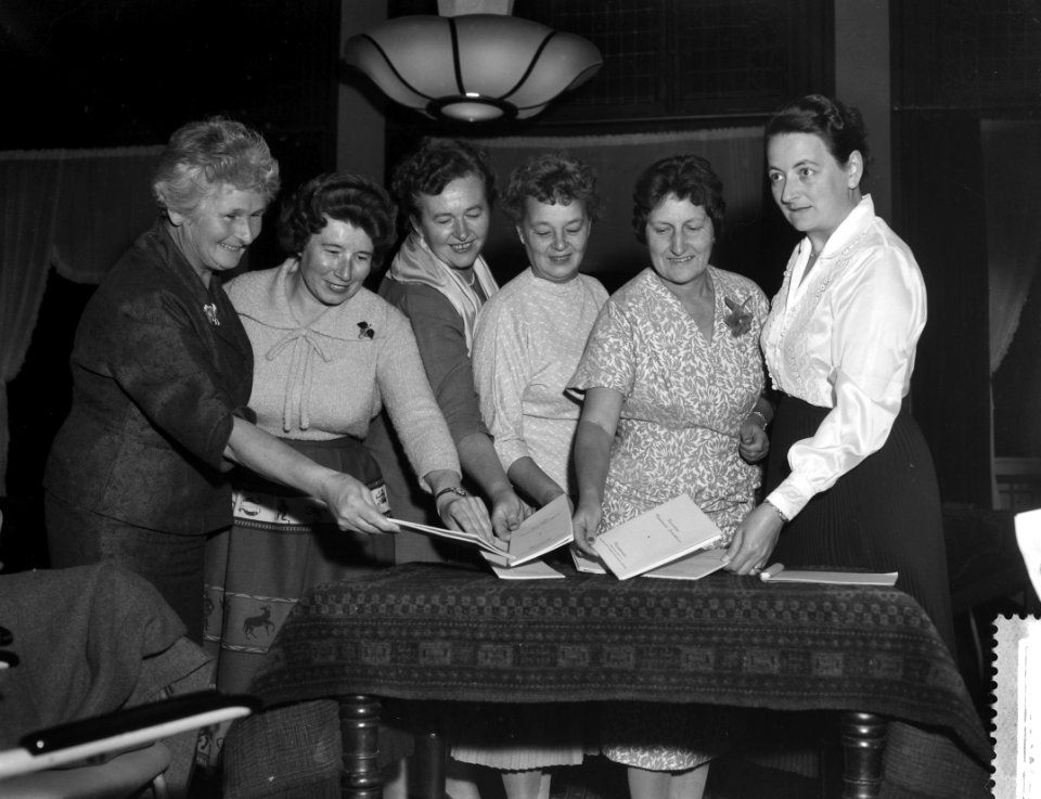 Opening Dames Danlon schaaktoernooi in Amsterdam, v.l.n.r. T. Roodzant, F. Heem…, Bestanddeelnr 910-7634