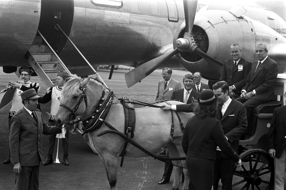 Openingsvlucht van Delta Air Transport van Antwerpen naar Amsterdam, Bestanddeelnr 925-8321