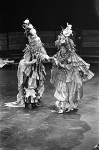 Opera Platée van componist Jean Philippe Rameau in Carre. Links Platée ( Michel , Bestanddeelnr 921-4297