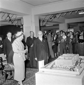 Opening van het Groothandelsgebouw te Rotterdam door koningin Juliana, Bestanddeelnr 905-7595