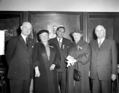 Opdracht Nederlands Rode Kruis Amsterdam (vijf personen, Bestanddeelnr 907-7566