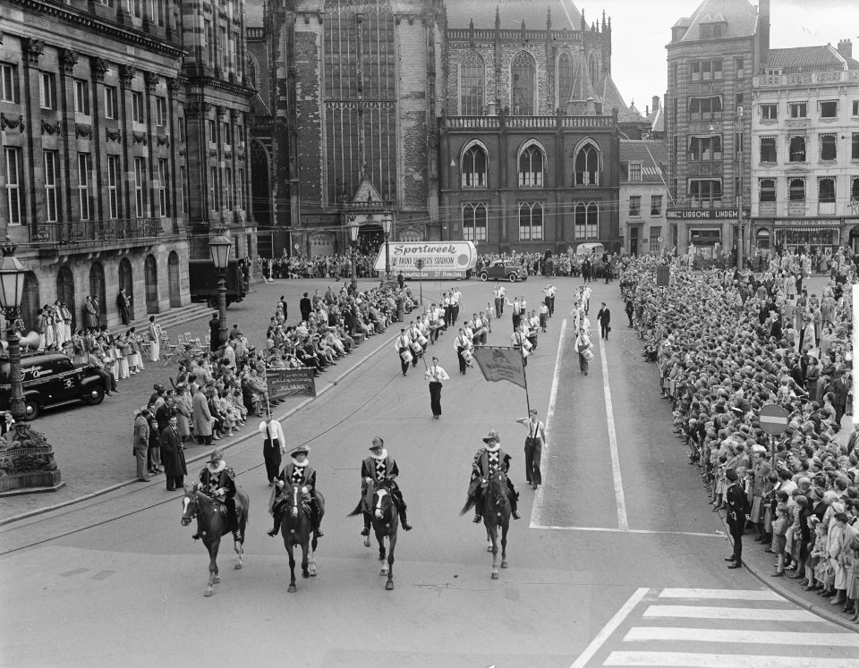 Opening Amsterdamse sportweek Defile op de Dam, Bestanddeelnr 904-6456