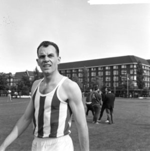 Open Amsterdamse atletiekkampioenschappen op de Sintelbaan. Rob Heemskerk, Bestanddeelnr 918-0470