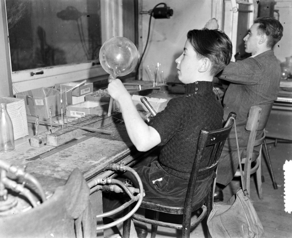 Opdracht Trouw Glasblaasschool Amsterdam, Bestanddeelnr 904-9902