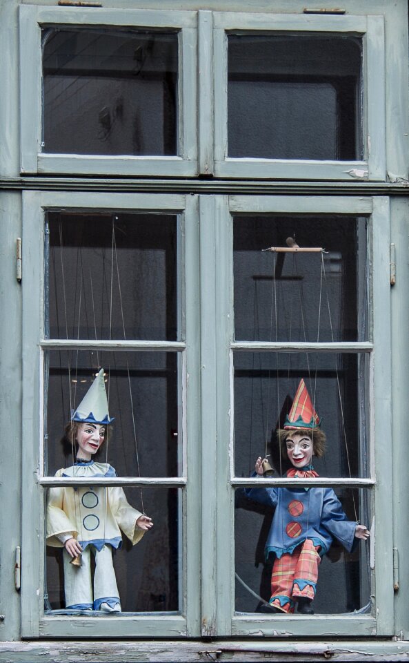 Dying of the light old puppet show