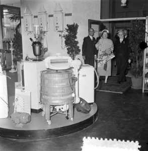Opening van het Groothandelsgebouw te Rotterdam door koningin Juliana. Koningin , Bestanddeelnr 905-7592