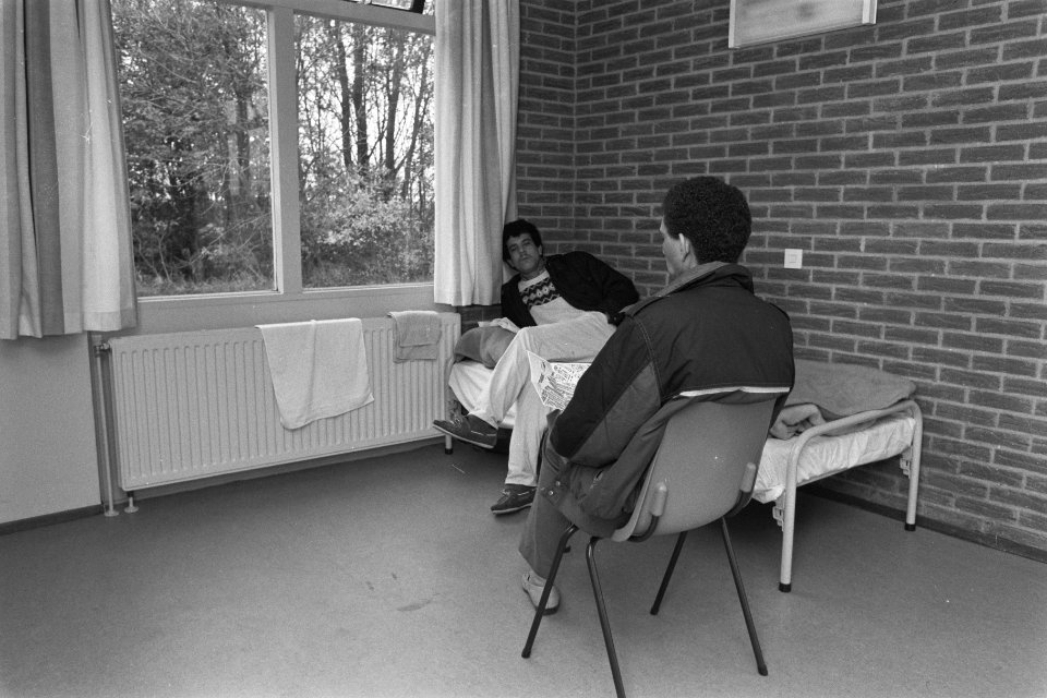 Opvang asielzoekers in bungalowpark bij Luttelgeest (Noordoostpolder), Bestanddeelnr 934-1242