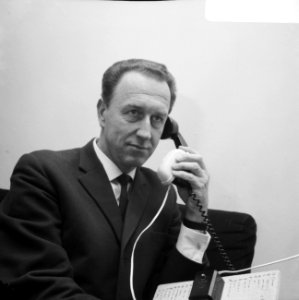 Opdracht Volkskrant. Dhr. Roose , nieuw telefoonapparaat voor dove mensen, Bestanddeelnr 921-1841