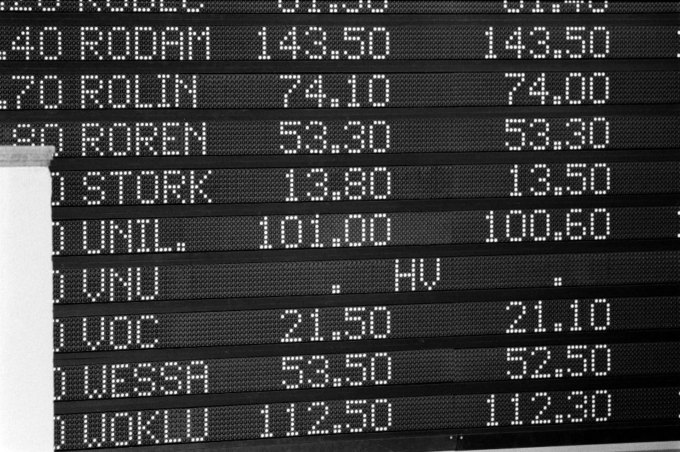 Opdracht Financieele Dagblad VNU en Audet op koersbord beurs, Bestanddeelnr 934-1597