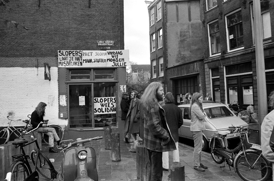 Nieuwmarktbuurt wordt gesloopt, Amsterdam, leuzen op huis Keizerstraat, Bestanddeelnr 925-0559