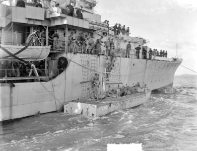 Oefening Mariniers op Texel. Generaal Noble (US Marine Corps) van boord Hr. Ms.…, Bestanddeelnr 905-3512