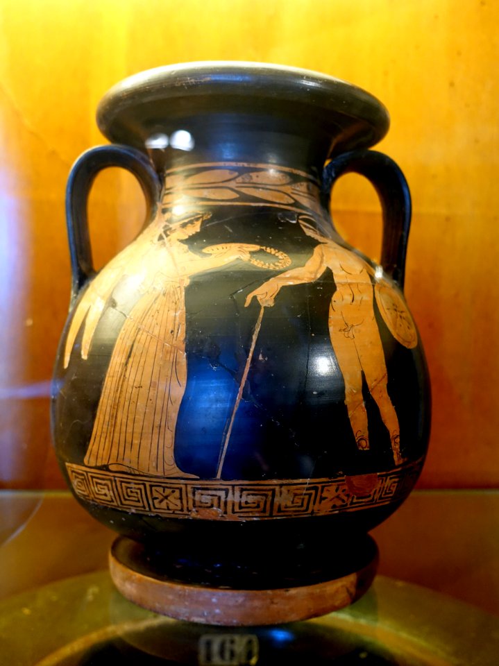 Nike with phiale and wreath, nude youth with shield, inv. 75, pelike, Lucanian red figure vase, related to the Creusa Painter, c. 370 BC, ceramic - Musei Capitolini - Rome, Italy - DSC05903
