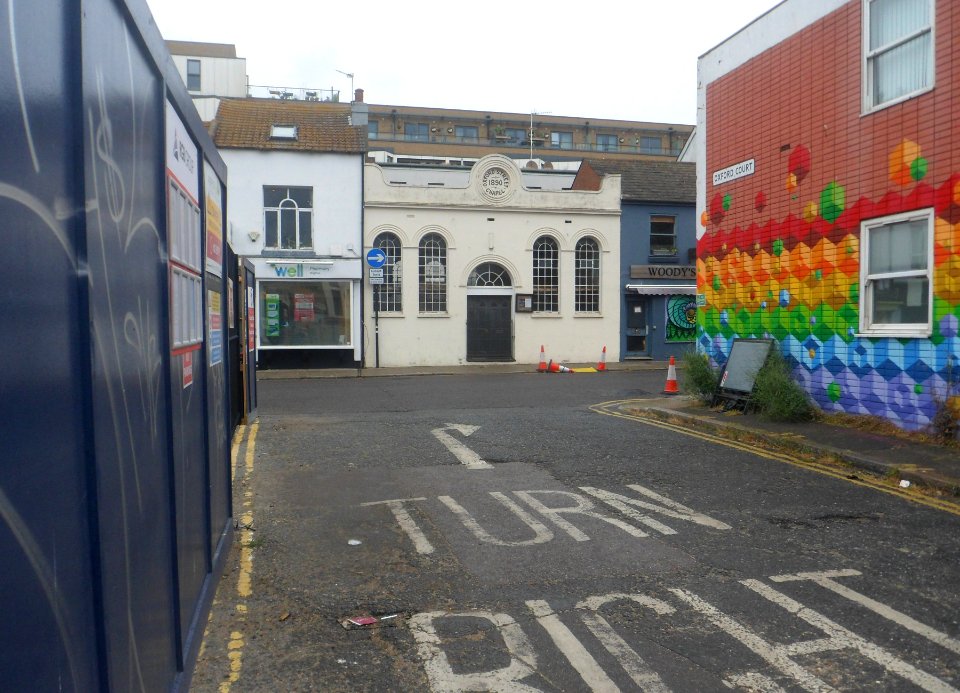 Oxford Street Chapel seen from Oxford Court, Brighton (June 2020)