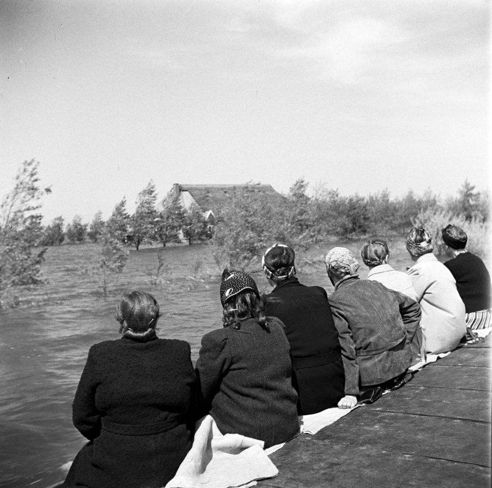 Overstroming van de Wieringmeerpolder. Op 17 april 1945 hebben de Duitsers nog d, Bestanddeelnr 900-3192