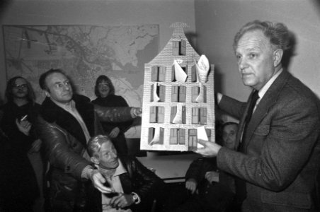 Nieuwmarkt-bewoners verzetten zich tegen de afbraak van woningen die gepaard gaa, Bestanddeelnr 929-1352