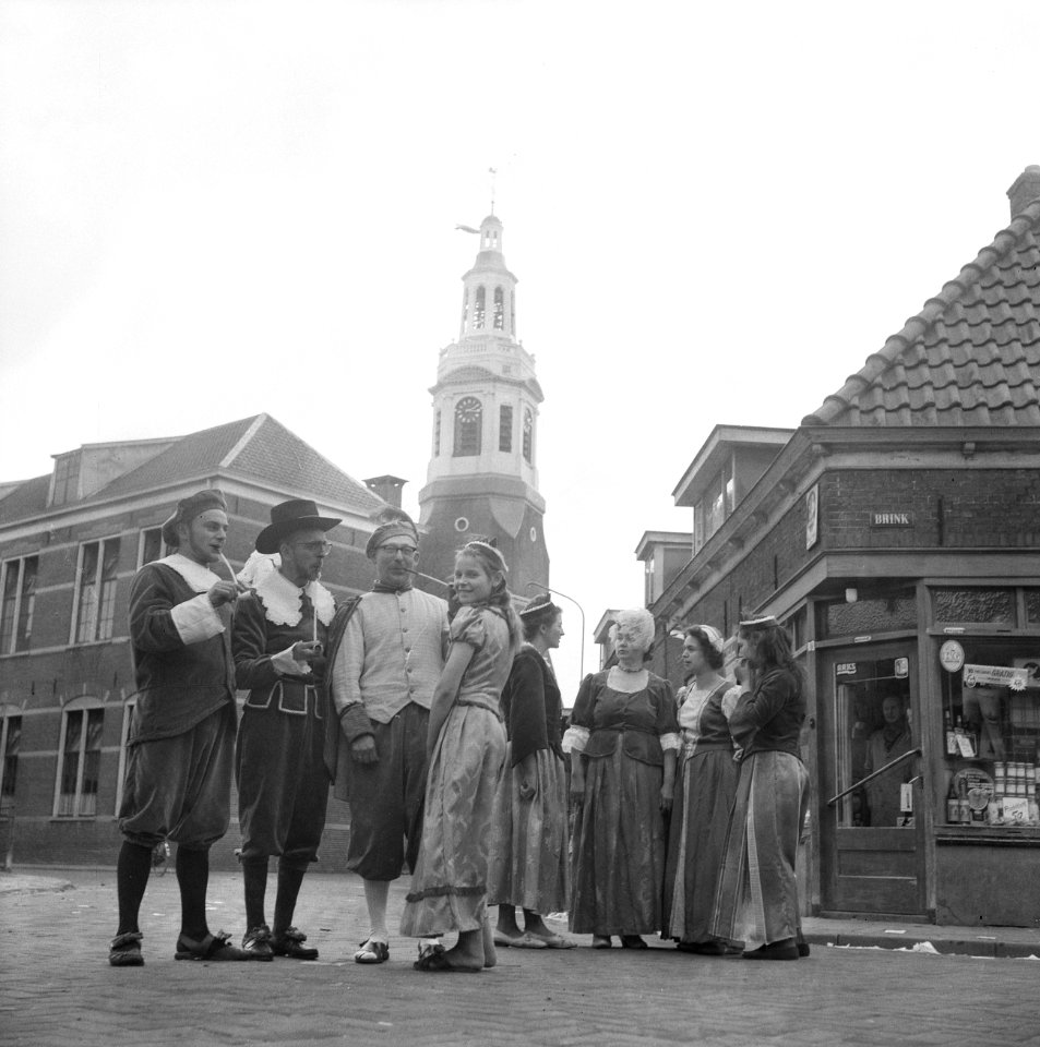 Nijkerk 550 jaar . Mensen in klederdracht, Bestanddeelnr 914-9731