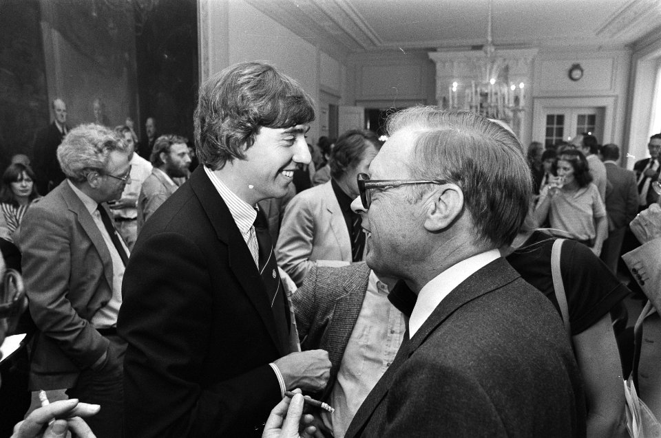 Nijpels (VVD) (l) met de scheidende Roethof (PVDA), Bestanddeelnr 932-3256