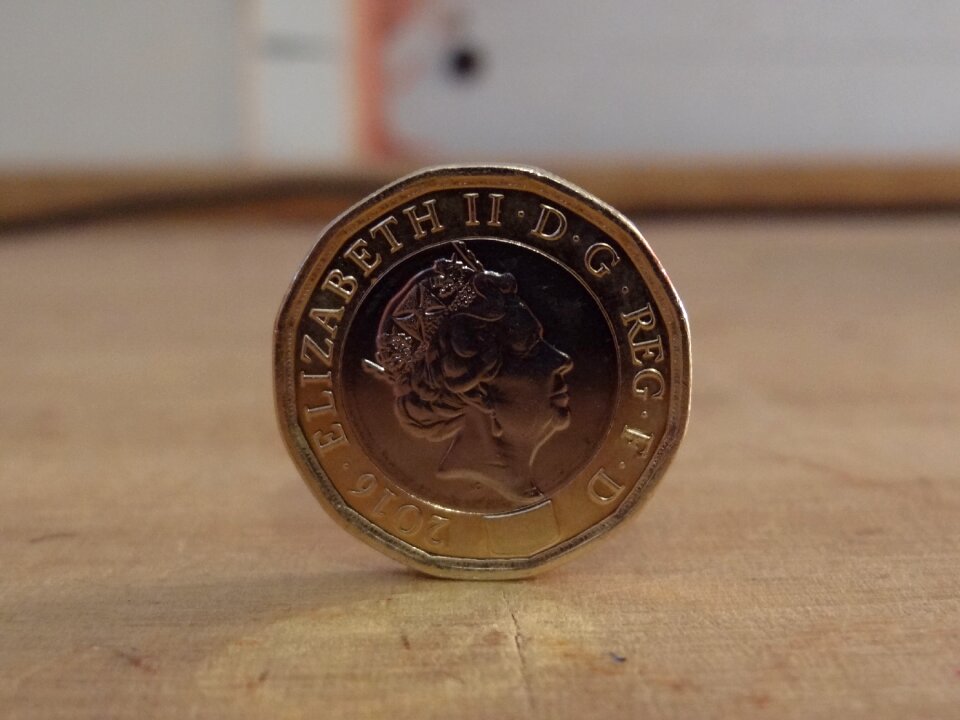 Coin new pound twelve sided