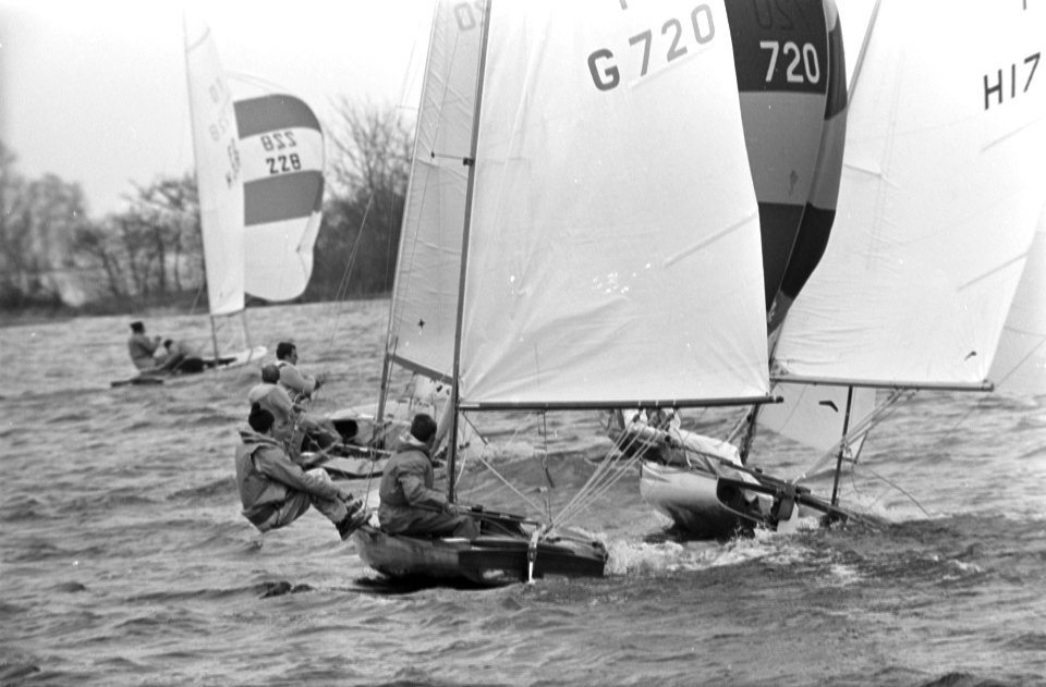 Paasregatta, zeilwedstrijden te Loosdrecht. Actiefotos tijdens zeilwedstrijden, Bestanddeelnr 921-2518