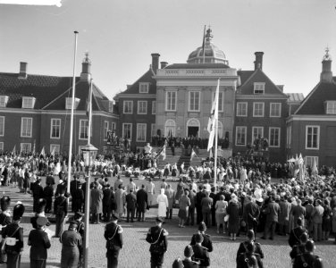Overzicht van de voorbijtrekkende menigte, Bestanddeelnr 912-1847