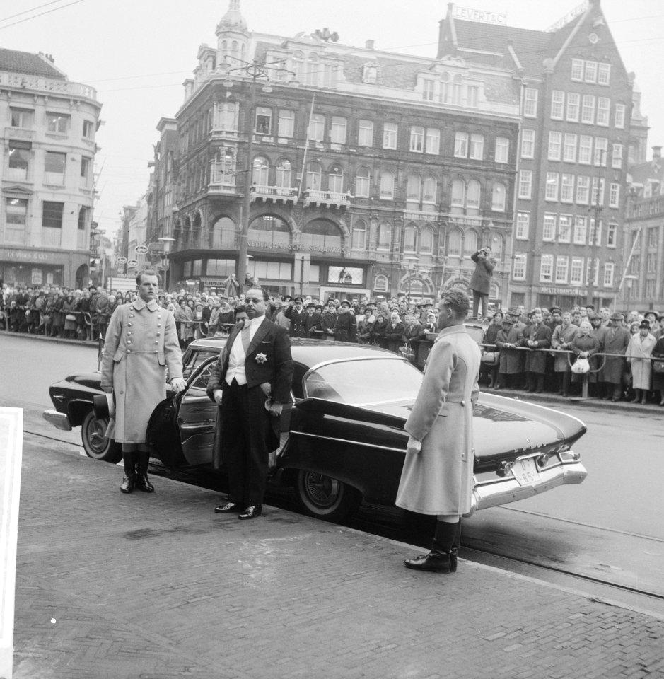 Nieuwsjaarsreceptie voor CD op Paleis te Amsterdam Aankomst van de gevolmachtig, Bestanddeelnr 913-4464