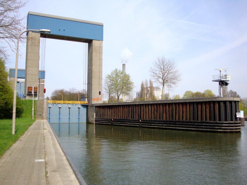 Nijmegen, sluiscomplex Weurt, nieuwe sluis, zuidzijde gesloten
