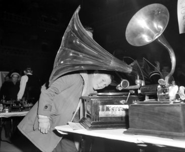 Nieuwjaarsruilbeurs gehouden in de koopmansbeurs te Amsterdam, Bestanddeelnr 914-7286 photo