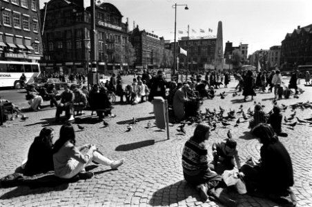 Paasdrukte begint al behoorlijk op gang te komen, drukte de Dam 15 April 1981, Bestanddeelnr 931-4346