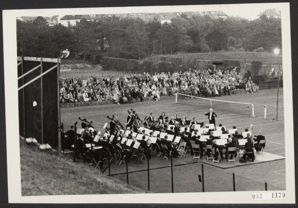 Openluchtconcert van het Rotterdams Philharmonisch Orkest o.l.v. Eduard Flipse …, Bestanddeelnr 093-1179
