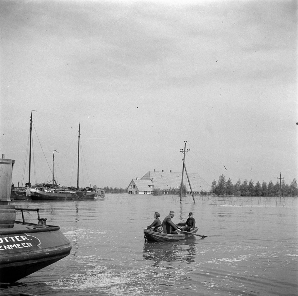Overstroming van de Wieringmeerpolder. Op 17 april 1945 hebben de Duitsers nog d, Bestanddeelnr 900-3190