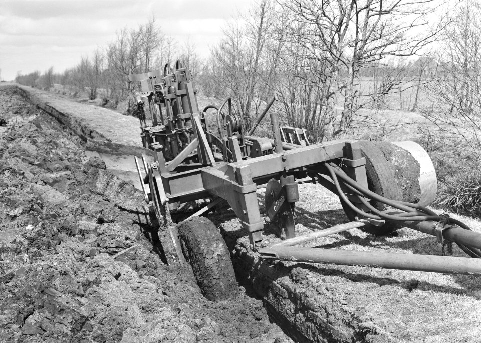 Ontginning, grondbewerking, egaliseren, bezanden, ploegen, Korterzwaag, Bestanddeelnr 159-0189