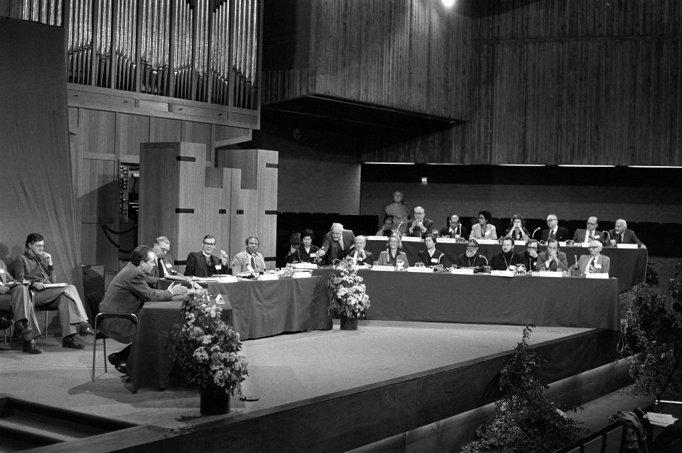 Overzicht tijdens het verhoor van André Fontaine, rechts de jury, Bestanddeelnr 931-8236