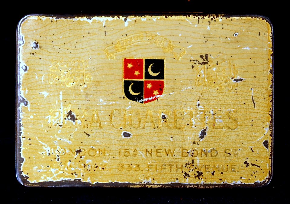 PÉRA cigarettes tin, pic1