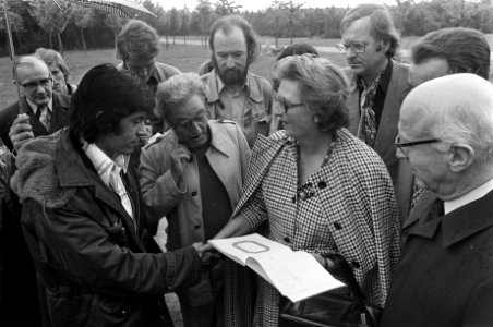 Onthulling beeld ter nagedachtenis aan president Allende van Chili Chileen die , Bestanddeelnr 928-1481