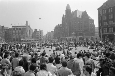 Paasdrukte op de Dam, Bestanddeelnr 933-9572