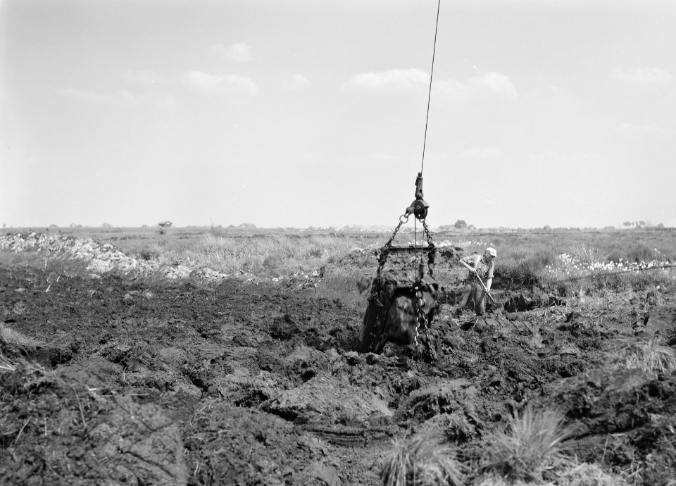 Ontginning, grondbewerking, egaliseren, bezanden, Ospelse Peel, Bestanddeelnr 192-0908
