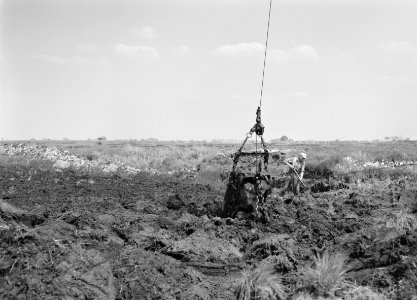 Ontginning, grondbewerking, egaliseren, bezanden, Ospelse Peel, Bestanddeelnr 192-0908