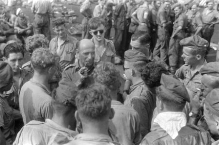 Palembang Op 30 dec. arriveerde te Palembang het ss. Sloterdijk, met aan boor, Bestanddeelnr 486-1-5