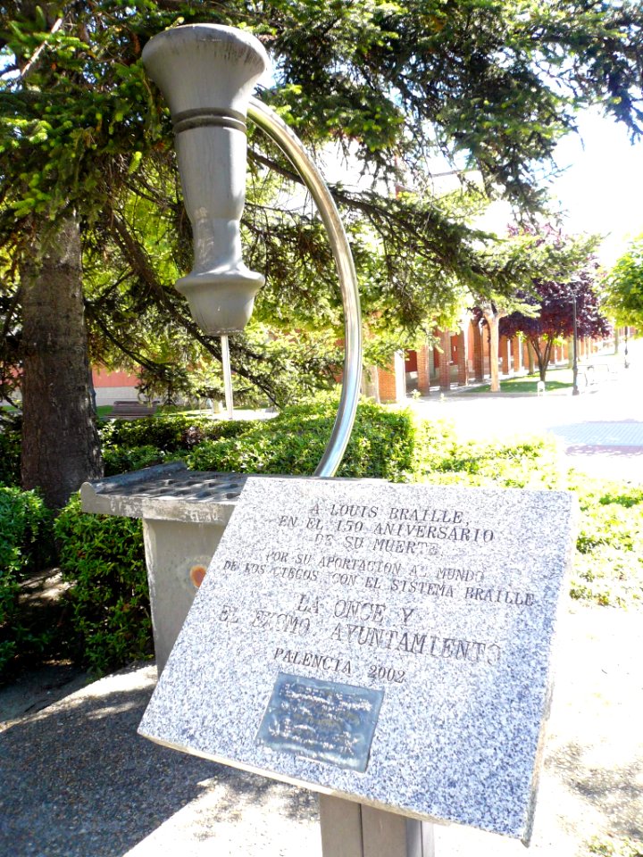 Palencia - Monumento a Louis Braille