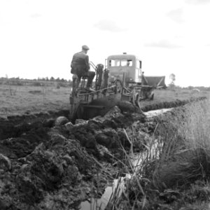 Ontginning, grondbewerking, egaliseren, bezanden, ruilverkavelingen, diepploegen, Bestanddeelnr 159-0441